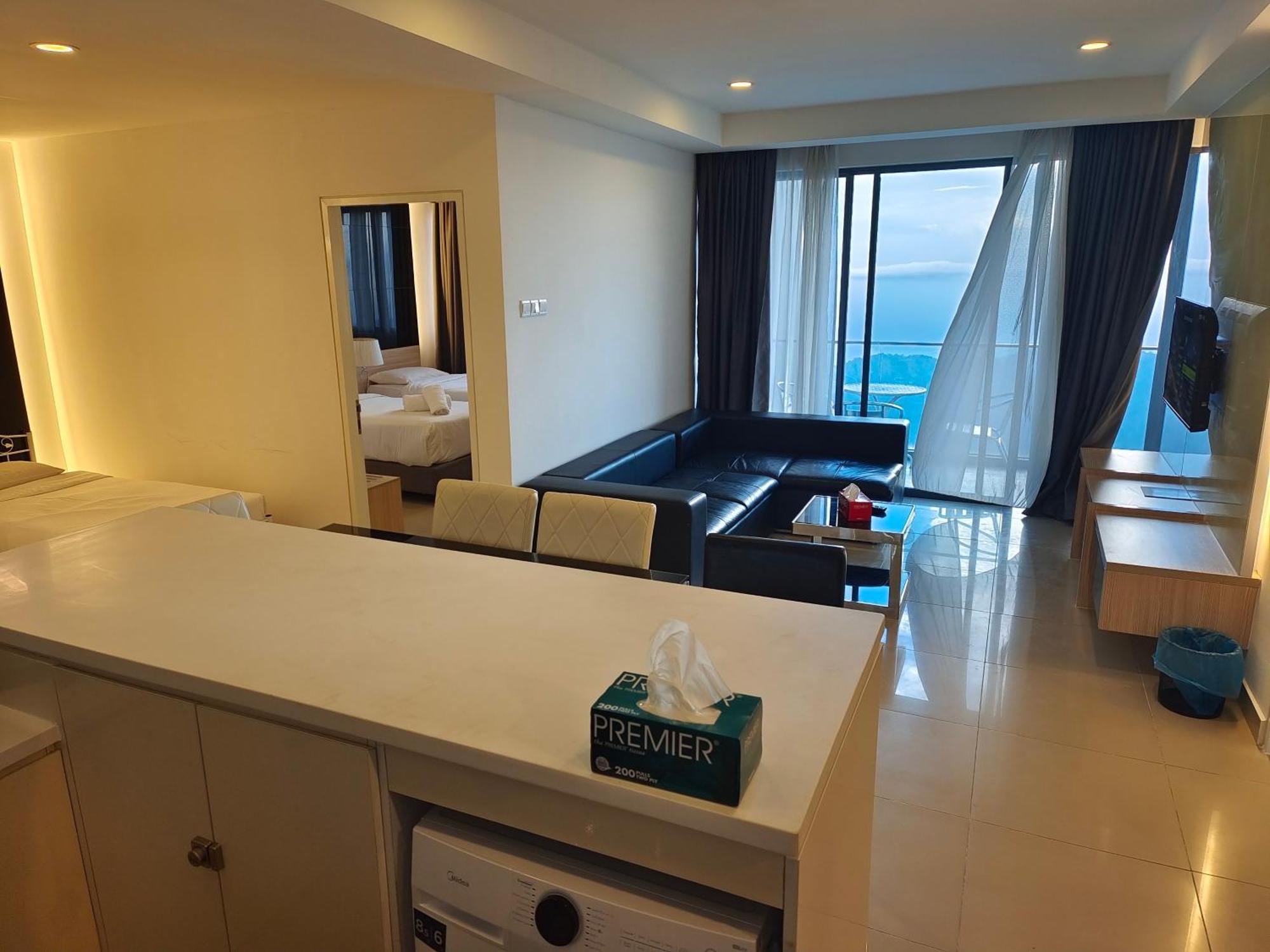 Genting Hilltop King & 5 Framed Bed For 7